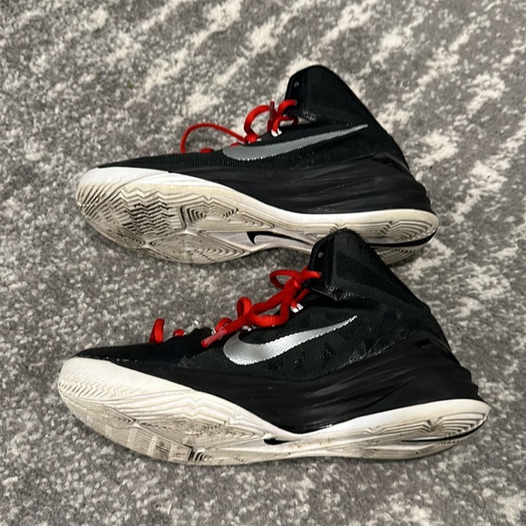 2010 Hyper Dunks ball shoes size 8. Gently used condition. - Picture 2 of 4